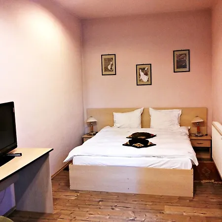 Lucas 10 Apartahotel 3*