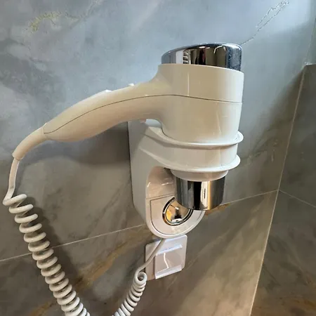 Lucas 10 公寓式酒店 3*