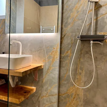 Lucas 10 3* 克卢日-纳波卡