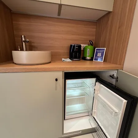 Ξενοδοχείο με διαμερίσματα Lucas 10 3*