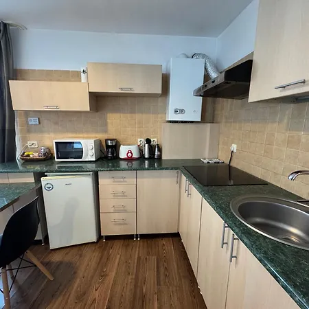 Lucas 10 公寓式酒店