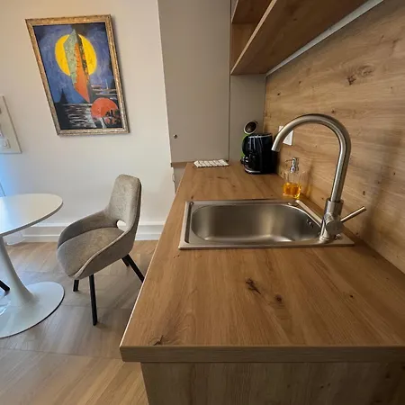 Lucas 10 Aparthotel Kluž