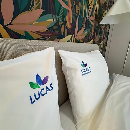 Ξενοδοχείο με διαμερίσματα Lucas 10 3*