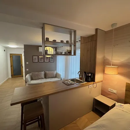 Lucas 10 Aparthotel Kluž