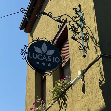 Lucas 10