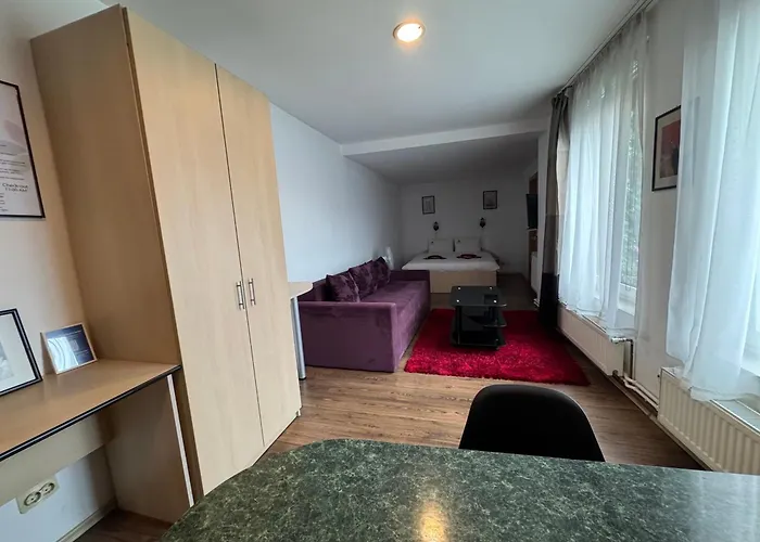 Lucas 10 Aparthotel Kluž