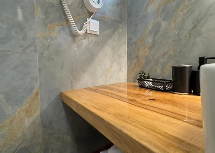 Lucas 10 Aparthotel 3*